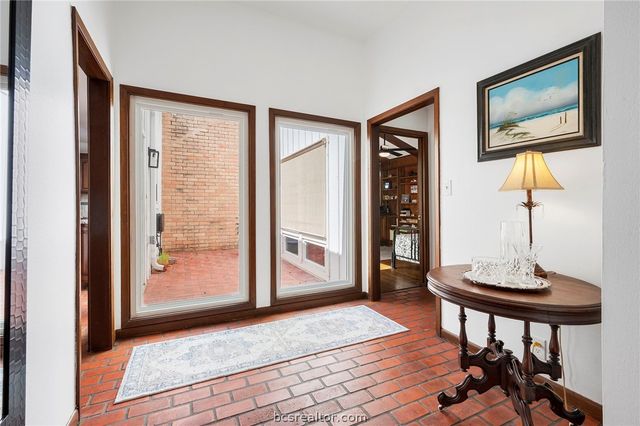 29 Forest Dr, College Station, TX 77845