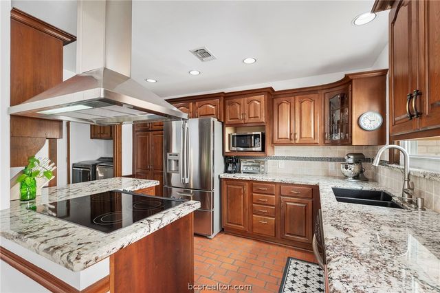 29 Forest Dr, College Station, TX 77845