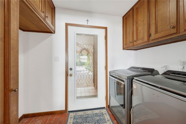 29 Forest Dr, College Station, TX 77845