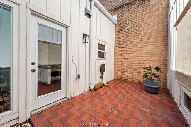 29 Forest Dr, College Station, TX 77845