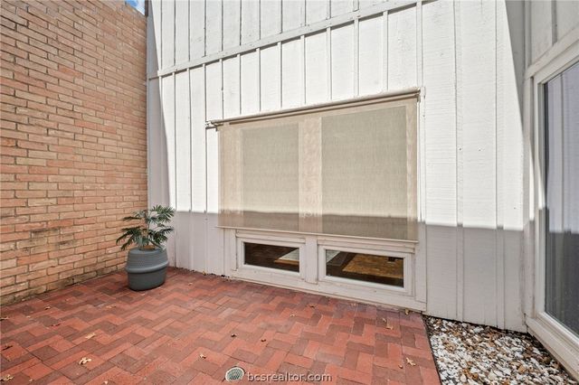 29 Forest Dr, College Station, TX 77845