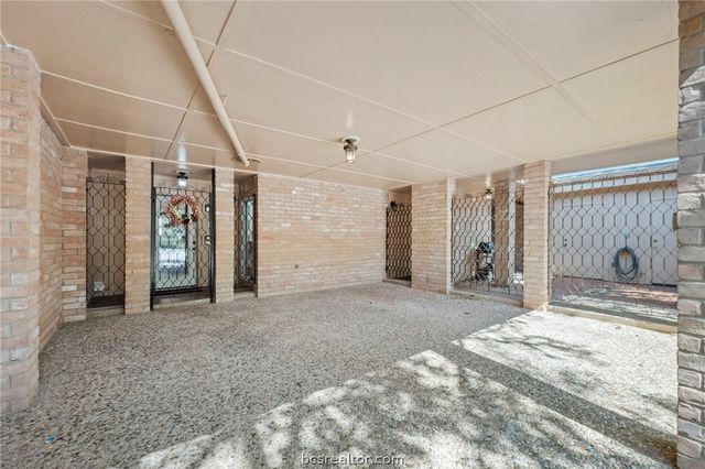 29 Forest Dr, College Station, TX 77845