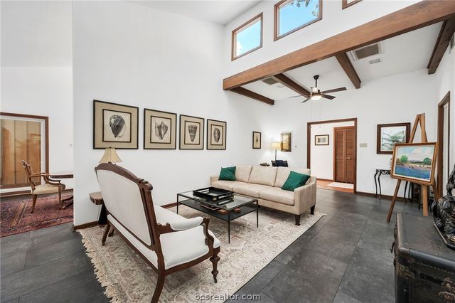 29 Forest Dr, College Station, TX 77845