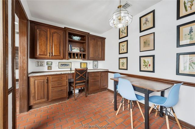 29 Forest Dr, College Station, TX 77845