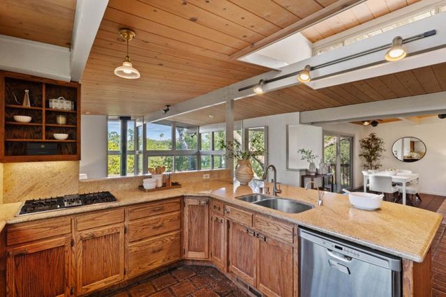 28 Orchard Street, Los Gatos, CA 95030