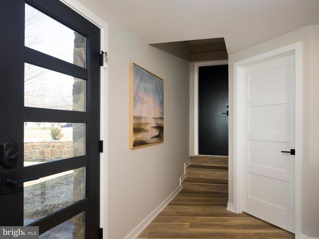 410 SANDY BANK RD, Media, PA 19063