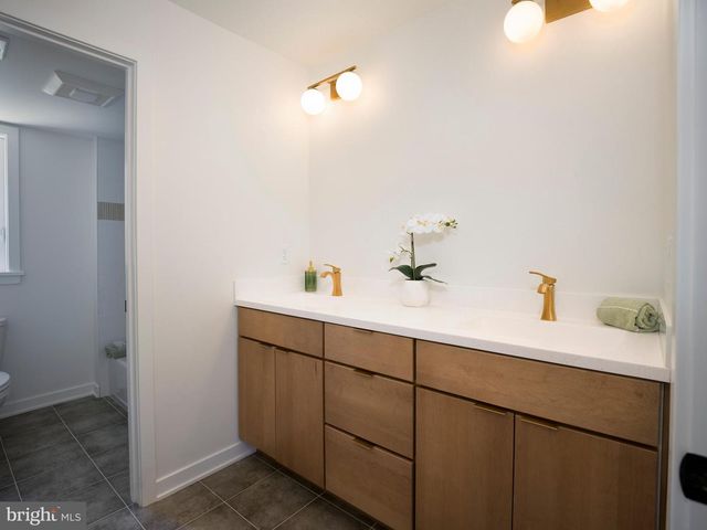 410 SANDY BANK RD, Media, PA 19063