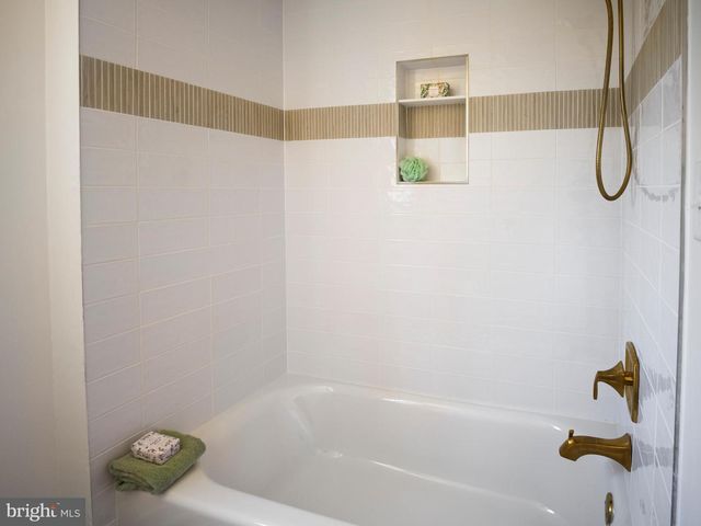 410 SANDY BANK RD, Media, PA 19063