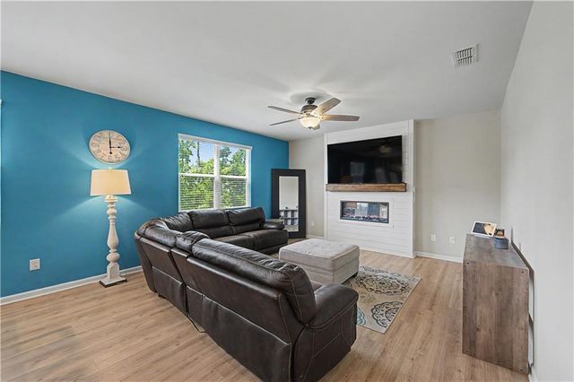 215 Summit Pointe Drive, Dallas, GA 30132