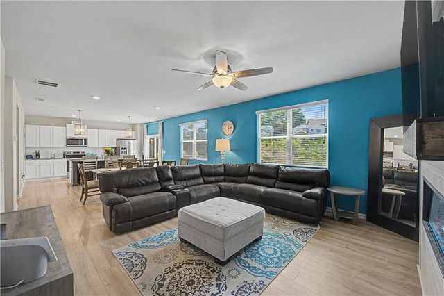 215 Summit Pointe Drive, Dallas, GA 30132