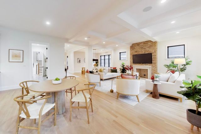 2938 Indianwood Road, Wilmette, IL 60091