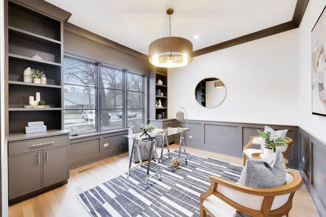 2938 Indianwood Road, Wilmette, IL 60091