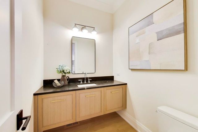 2938 Indianwood Road, Wilmette, IL 60091