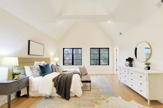 2938 Indianwood Road, Wilmette, IL 60091