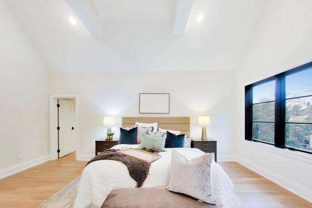 2938 Indianwood Road, Wilmette, IL 60091