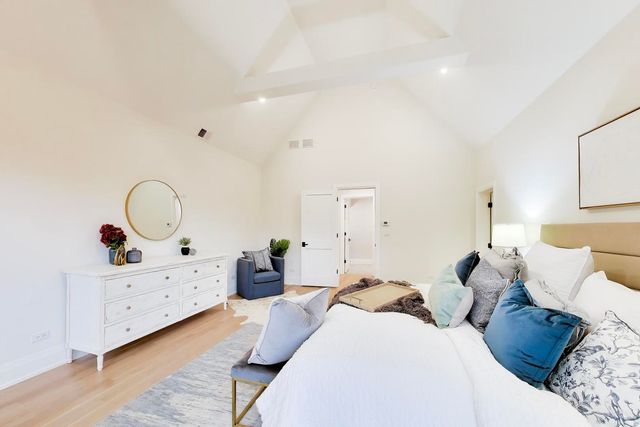 2938 Indianwood Road, Wilmette, IL 60091