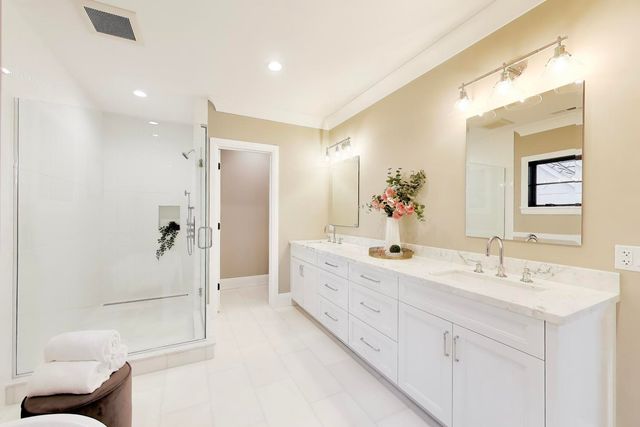 2938 Indianwood Road, Wilmette, IL 60091