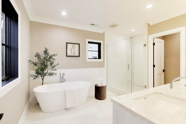 2938 Indianwood Road, Wilmette, IL 60091