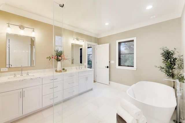 2938 Indianwood Road, Wilmette, IL 60091