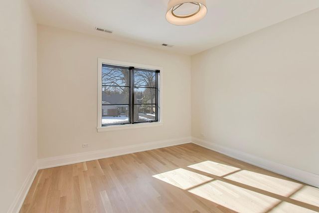 2938 Indianwood Road, Wilmette, IL 60091