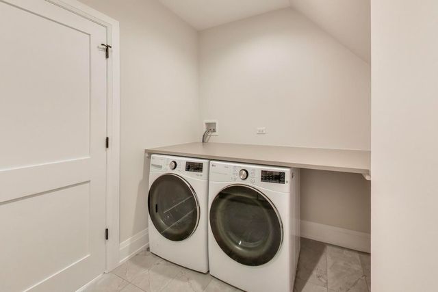 2938 Indianwood Road, Wilmette, IL 60091