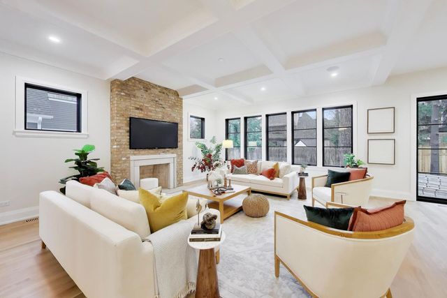 2938 Indianwood Road, Wilmette, IL 60091