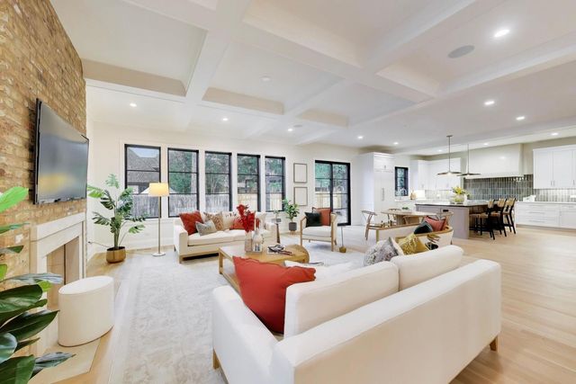 2938 Indianwood Road, Wilmette, IL 60091