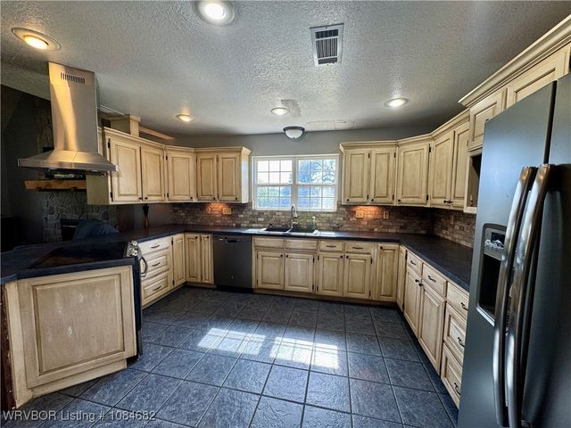 43223 Nowlin Street, Wister, OK 74966