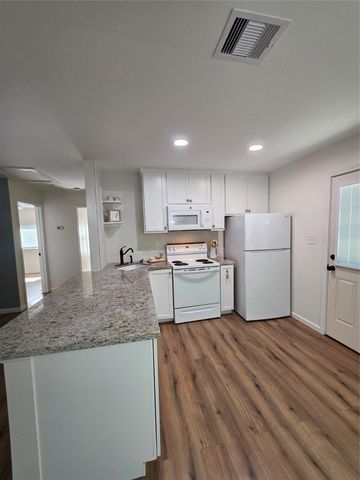 5422 Pine Avenue, Pasadena, TX 77503