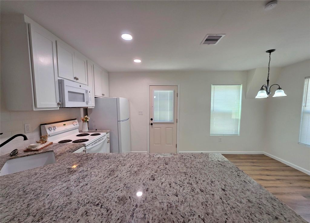 5422 Pine Avenue, Pasadena, TX 77503