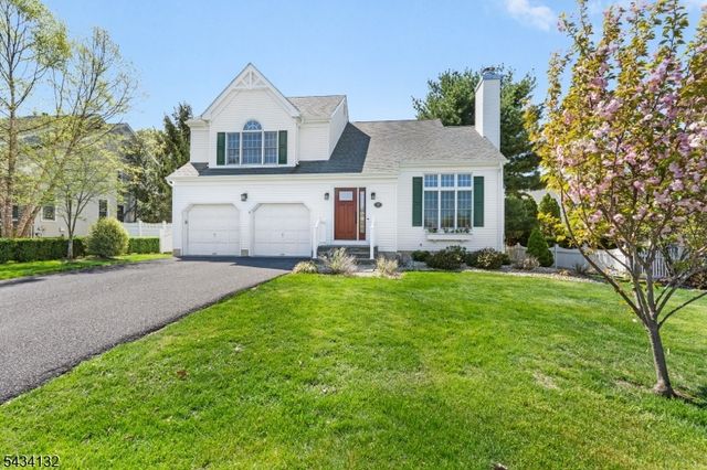 7 Mitchell Ln, Clinton Town, NJ 08809