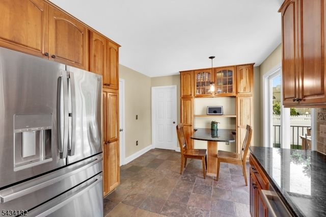7 Mitchell Ln, Clinton Town, NJ 08809