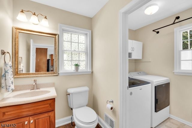 7 Mitchell Ln, Clinton Town, NJ 08809