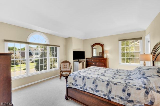 7 Mitchell Ln, Clinton Town, NJ 08809