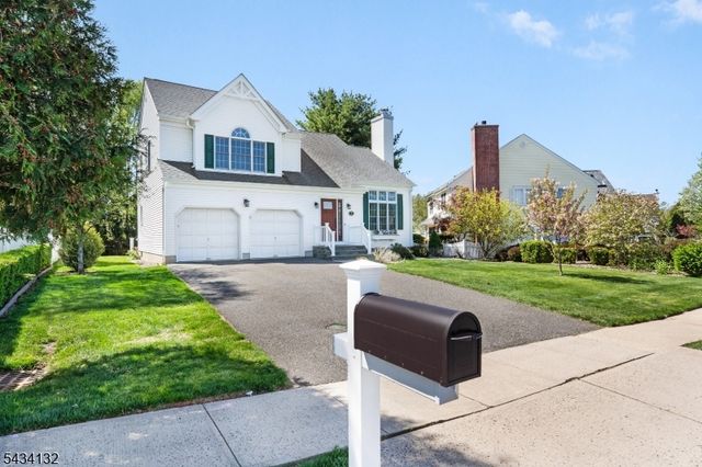 7 Mitchell Ln, Clinton Town, NJ 08809