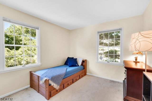7 Mitchell Ln, Clinton Town, NJ 08809