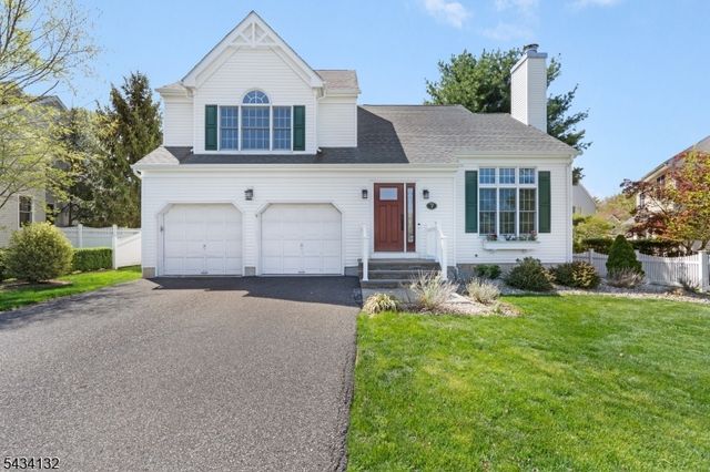 7 Mitchell Ln, Clinton Town, NJ 08809