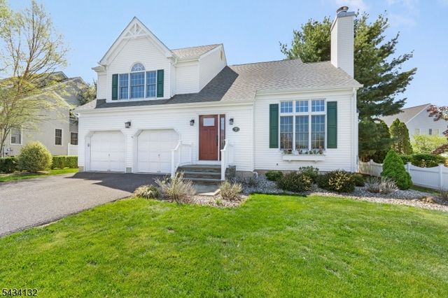 7 Mitchell Ln, Clinton Town, NJ 08809
