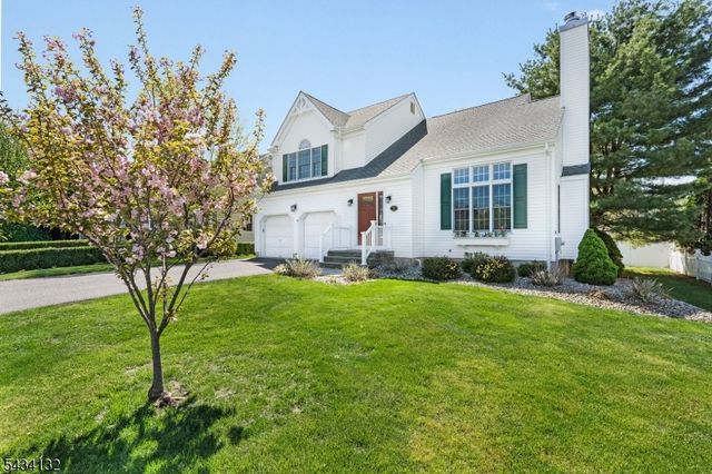 7 Mitchell Ln, Clinton Town, NJ 08809