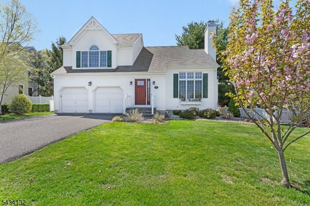 7 Mitchell Ln, Clinton Town, NJ 08809
