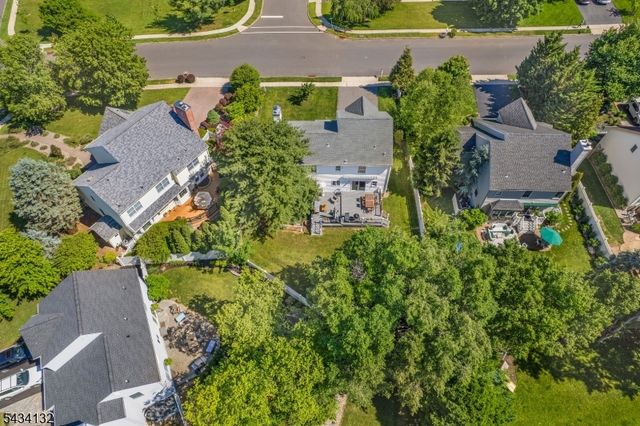 7 Mitchell Ln, Clinton Town, NJ 08809