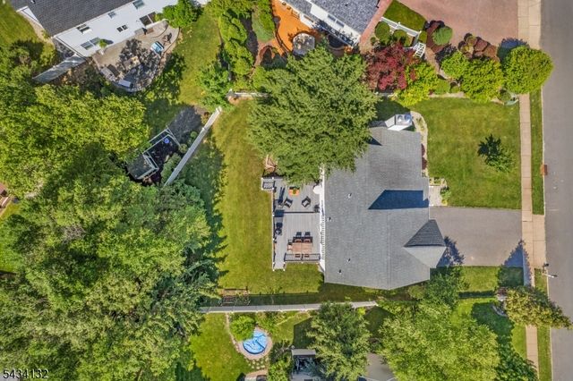 7 Mitchell Ln, Clinton Town, NJ 08809