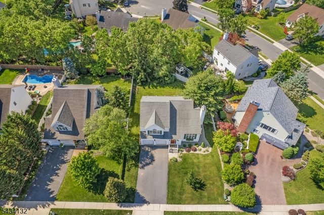 7 Mitchell Ln, Clinton Town, NJ 08809