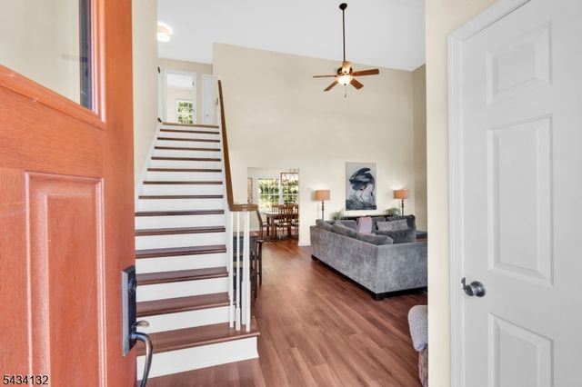 7 Mitchell Ln, Clinton Town, NJ 08809
