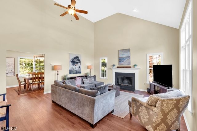 7 Mitchell Ln, Clinton Town, NJ 08809