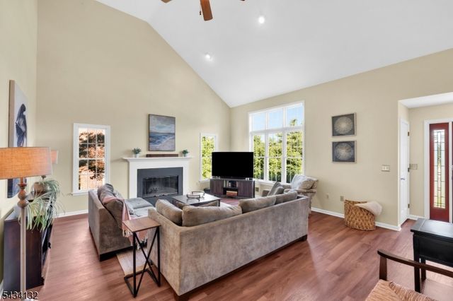 7 Mitchell Ln, Clinton Town, NJ 08809