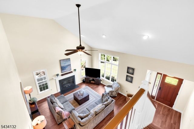 7 Mitchell Ln, Clinton Town, NJ 08809