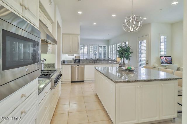 2589 Featherwood Street, Westlake Village, CA 91362