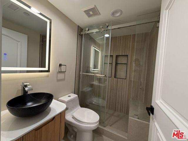 1146 Hacienda Place 7, West Hollywood, CA 90069