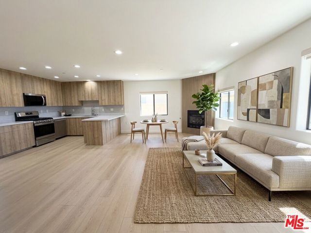 1146 Hacienda Place 7, West Hollywood, CA 90069